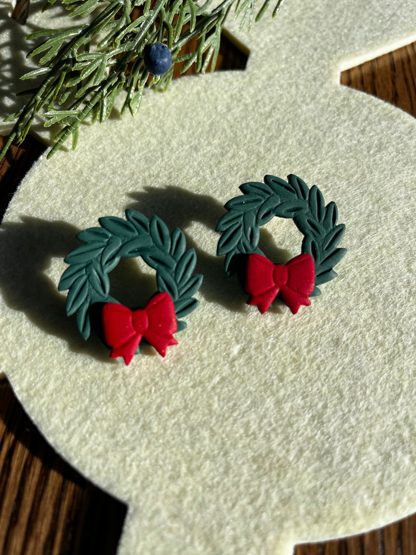 Green Wreath with Bow Studs