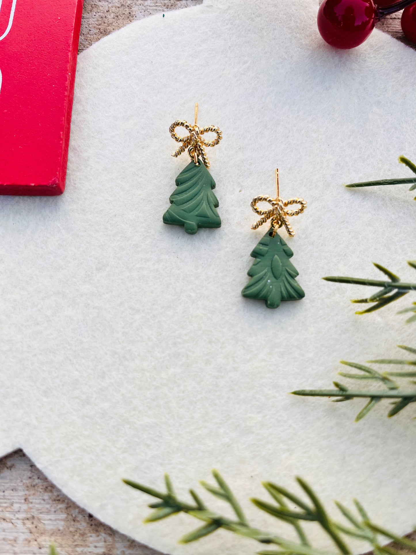 Small Trees on Gold Bow